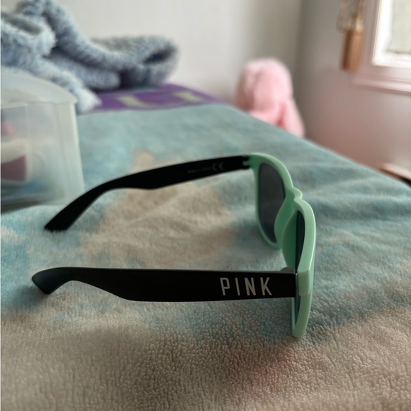Pink sunglasses from the 2000s - Picture 2 of 6